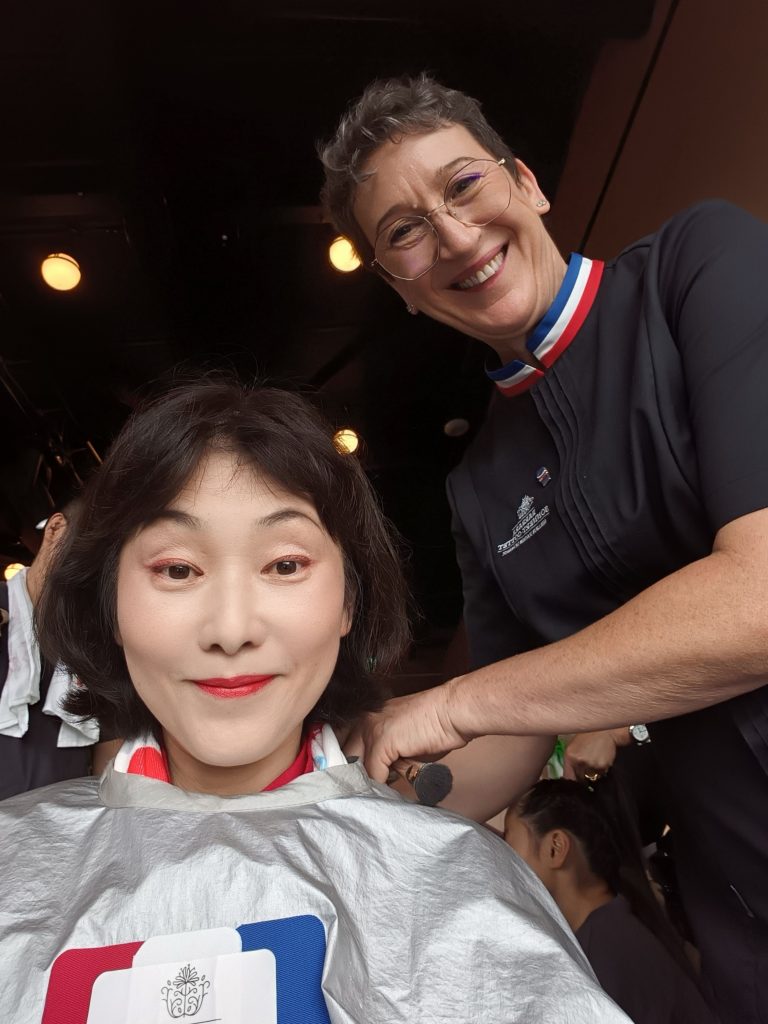 プロによるメイク